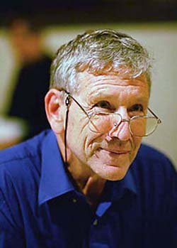 Amos Oz